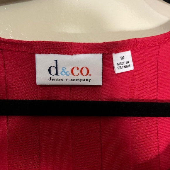 Dark pink Women's Top - Picture 2 of 3